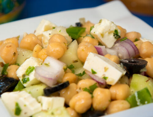 Ensalada Fría de Garbanzos con Pepino y Queso Feta o Fresco